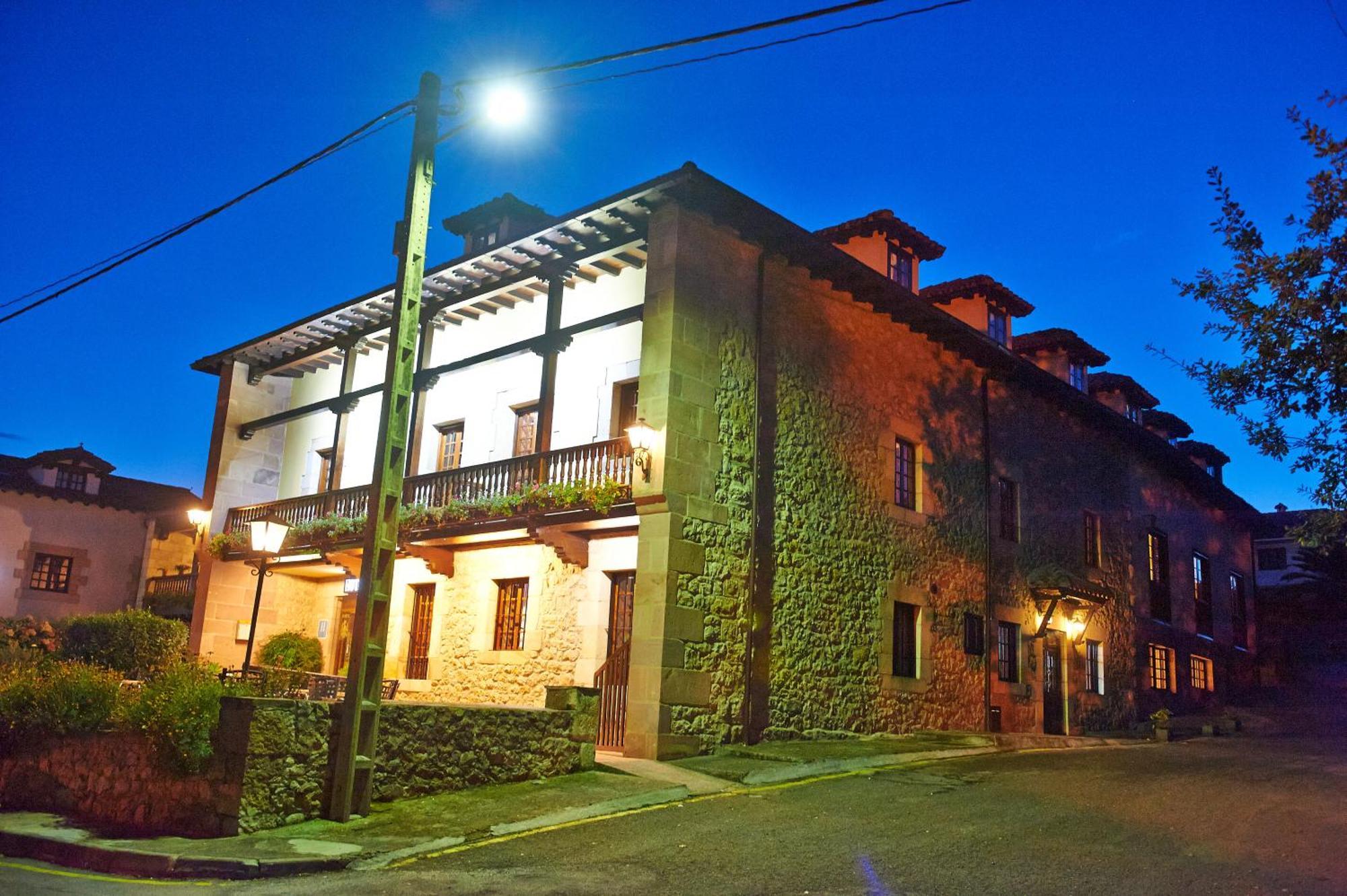 Hotel Los Angeles Santillana del Mar Exterior photo